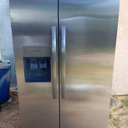 Refrigerator Frigidaire 36" 3 Month Used