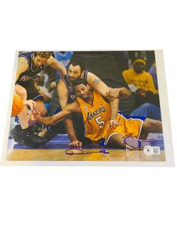 Autographed Vlade Divac Photo-Beckett (WW39699)