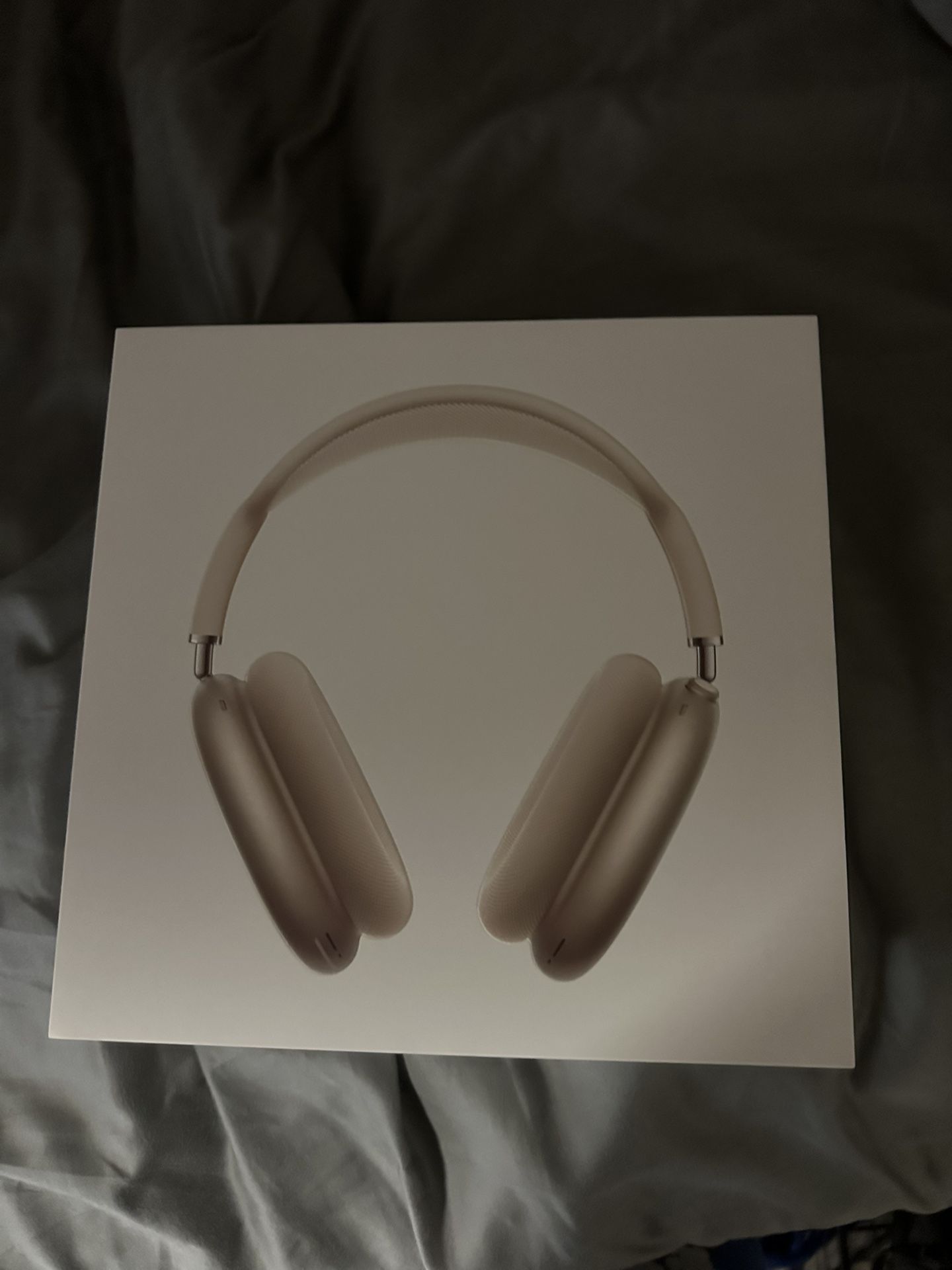 AirPod Max’s White 