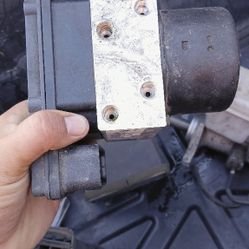 2000-2004 Nissan Frontier Abs Anti Lock Brake Pump 4x4 , 6 cylinder OEM