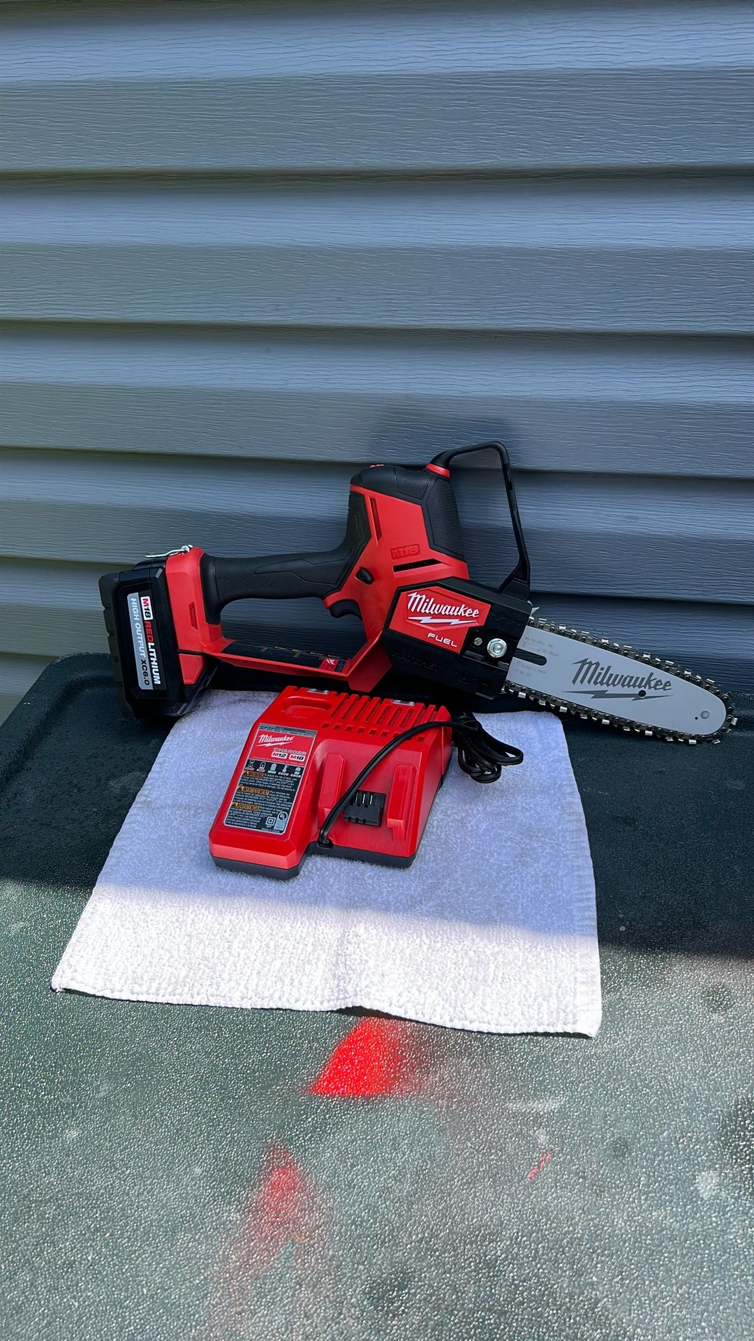 Milwaukee M18 Fuel 8” Hatchet Pruning Saw Kit
