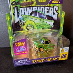 Car Tuned Diecast Lowriders Series 1 With LED Lighting '57 Chevy Bel Air 
