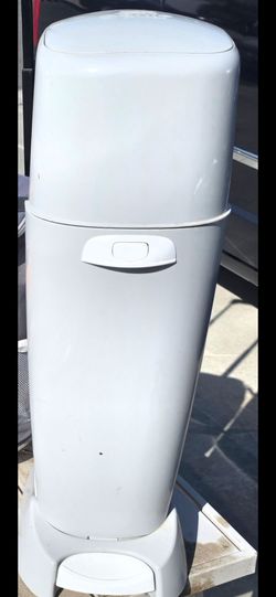 Diaper trash can