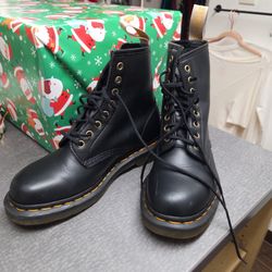 Doc Martens Boots Size 7 Like New 