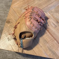 Aria Baseball Glove 