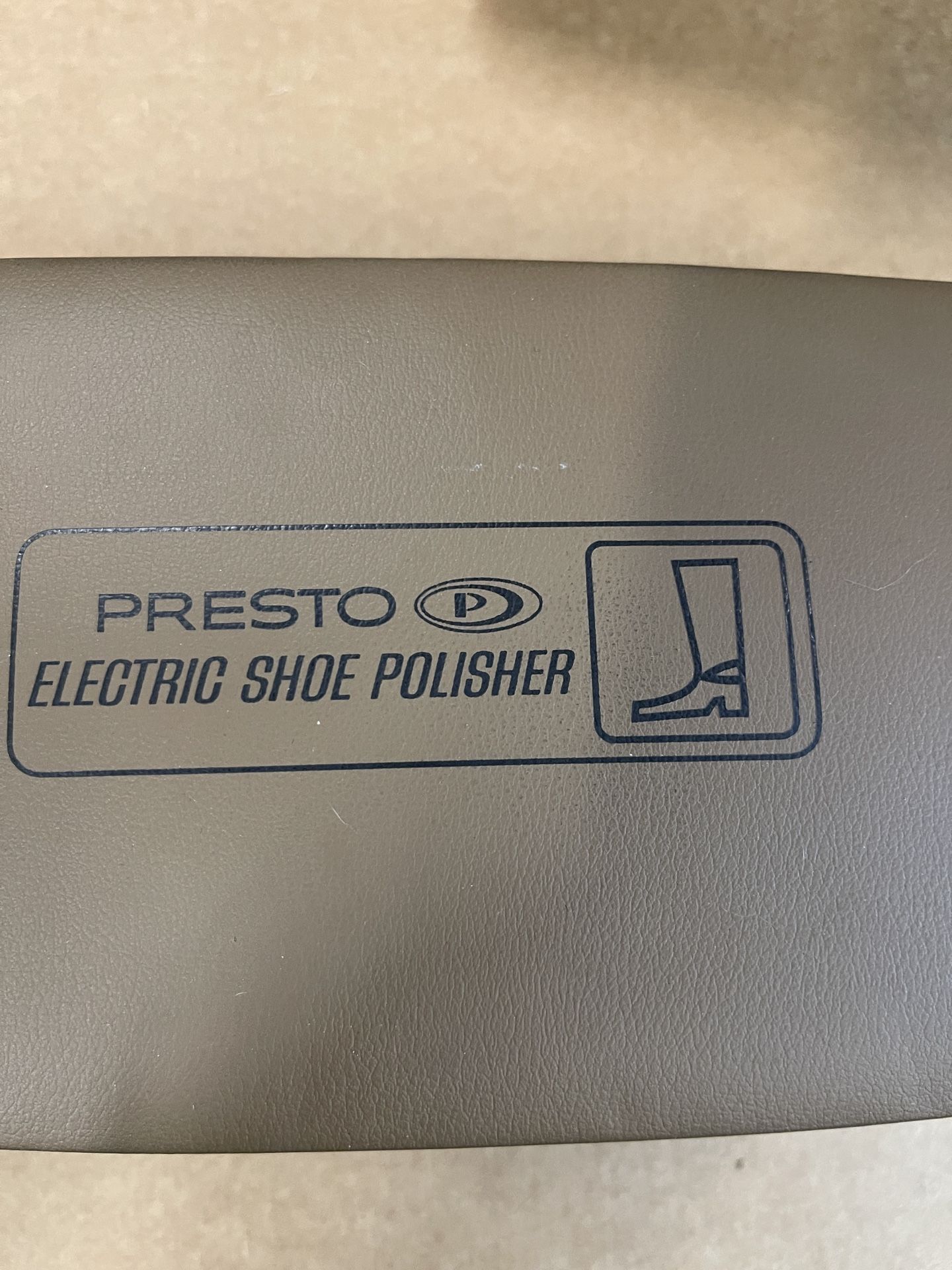 Rare vintage mid-century, presto deluxe electric shoe polisher PP09 new with tags in travel case with vintage polish