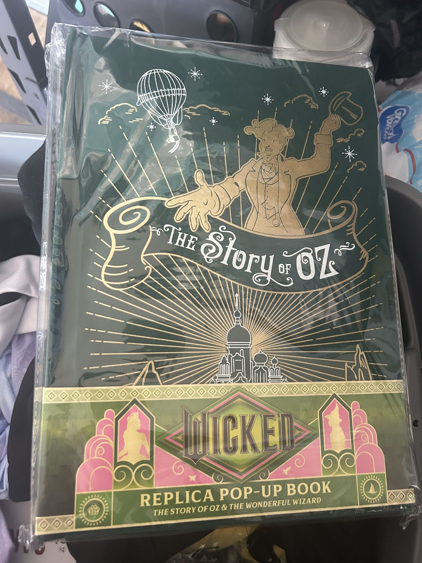 New Wicked The Story of Oz Replica Pop Up Book