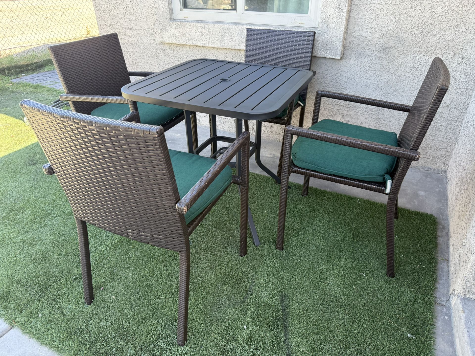 Patio Outdoor Furniture 1 Table And 4 Chairs With Cushions