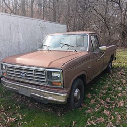 1986 Ford Truck 2 Wheel Drive Parts Truck