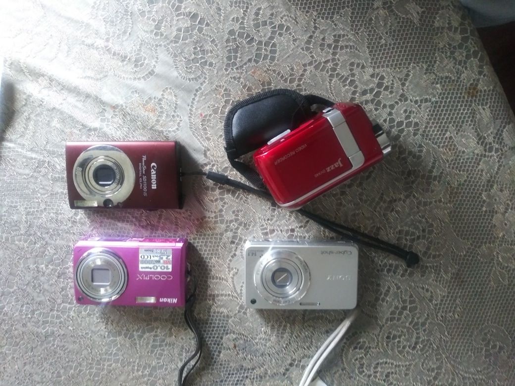 DIGITAL CAMERA BUNDLE