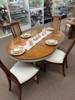 Vintage Heritage Pedestal Table and Chairs
