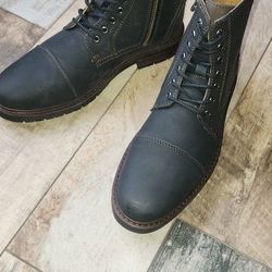 New Men's DOCKERS boots Size 9