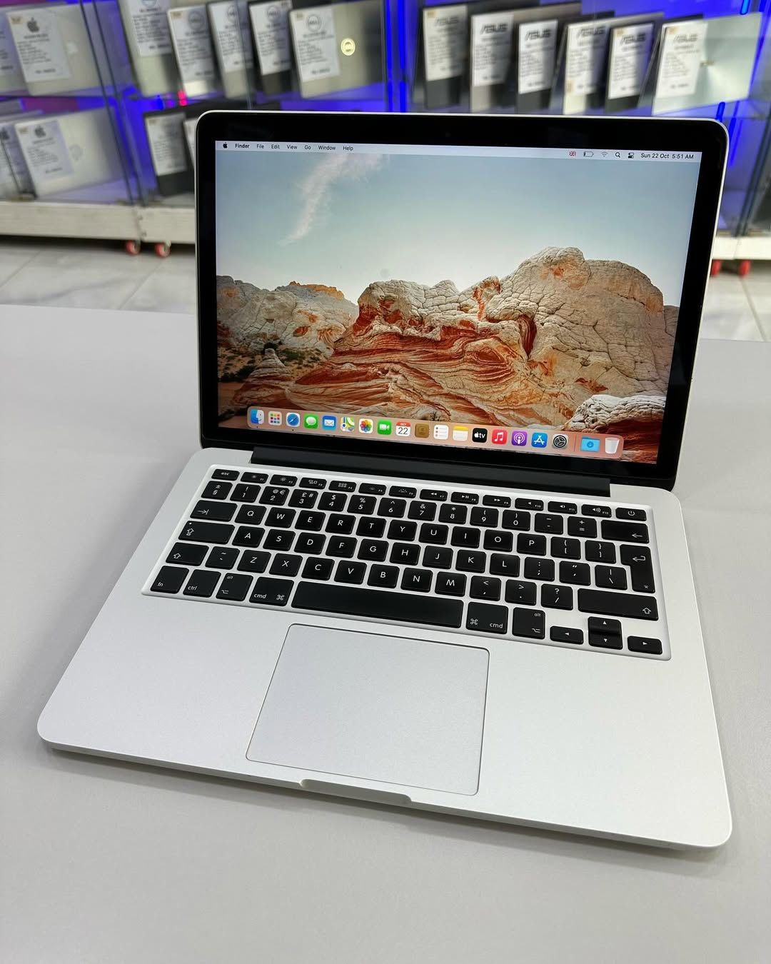 Apple MacBook Pro β’ Core i7 β’ 16GB RAM β’ 512GB SSD β’ Warranty + Like New β