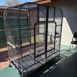 Large bird cage With removable divider, including 4 feeding bowls.