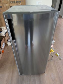BRAND NEW LG 5.8 cu. ft. Compact Refrigerator (LG LRONC0605V)