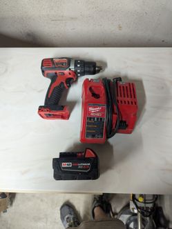 Milwaukee 1/2 drill and Battery