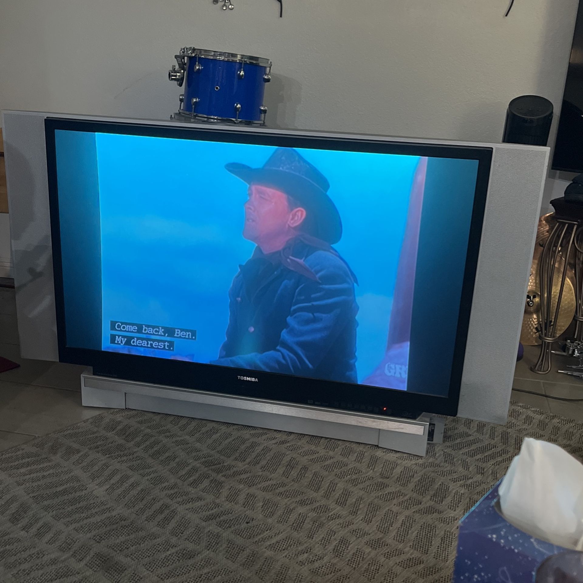 Toshiba 52HM95 52" TheaterWide HD DLP Projection TV with Integrated ATSC/QAM Tuners & CableCARD Slot