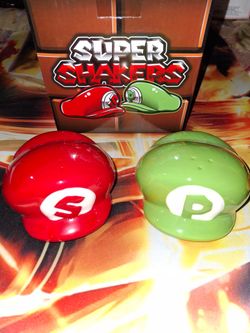 GEEK FUEL SUPER SHAKERS SUPER MARIO BROS. MARIO & LUIGI SALT & PEPPER SHAKER...NEW...SMOKE FREE HOME...$20 OBO...