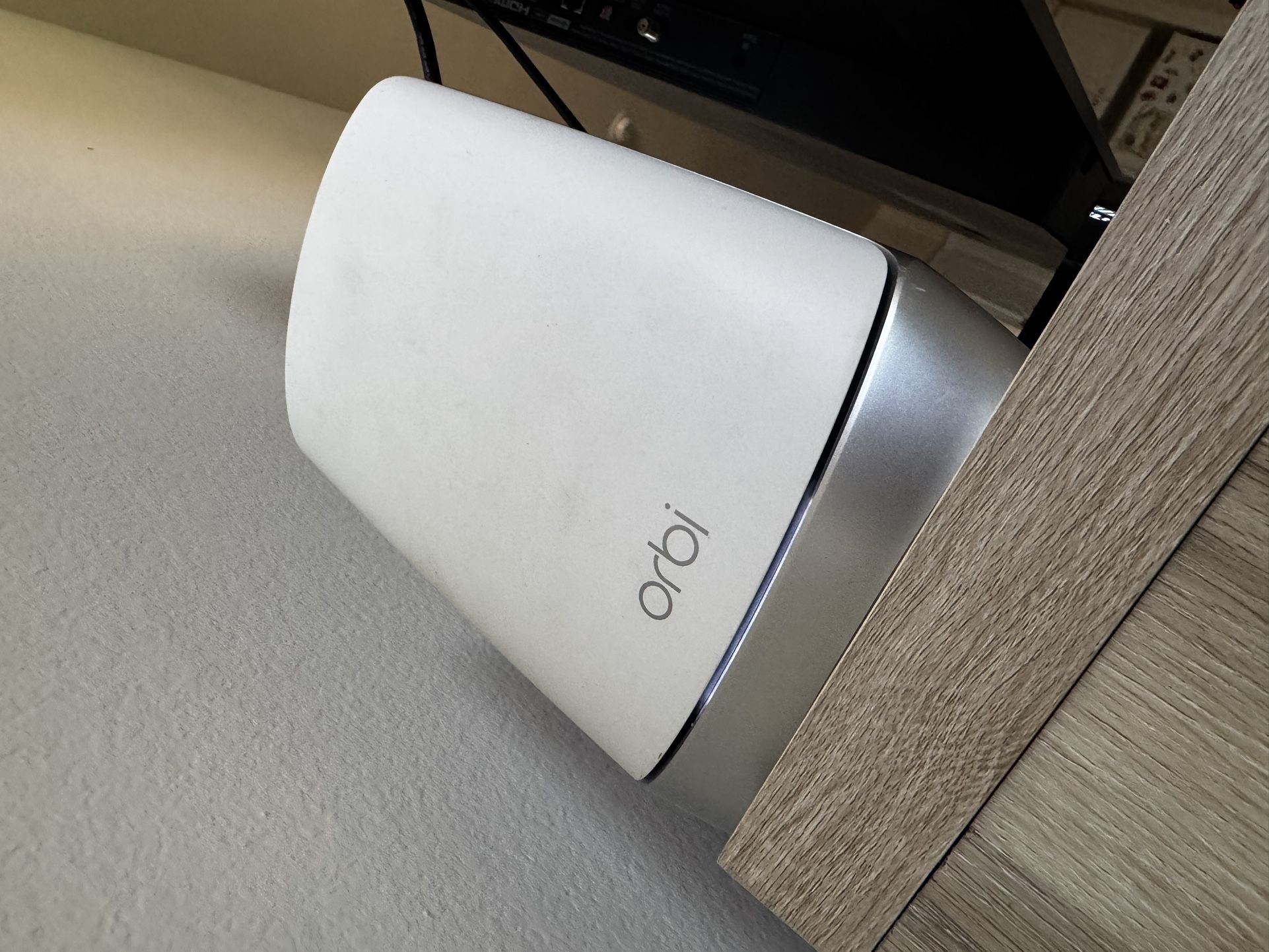 NETGEAR Orbi Whole Home Tri-Band WiFi 6 Mesh Network System (RBK752P) - Router with 1 Satellite