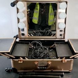 Impressions Vanity Rolling Makeup Case with Lights and mirror 