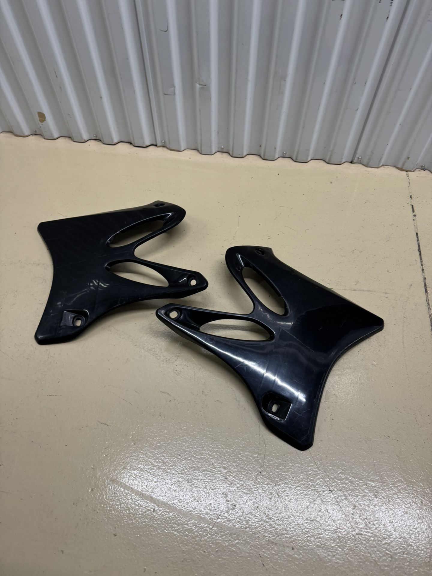 2016 Yamaha yz125 dirt bike black ufo gas tank plastics