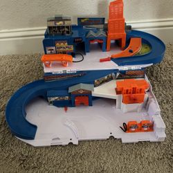 Hot Wheels Foldable Garage And Shipping Center
