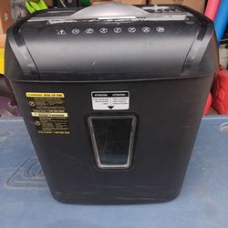 Amazon Basic Paper Shreader