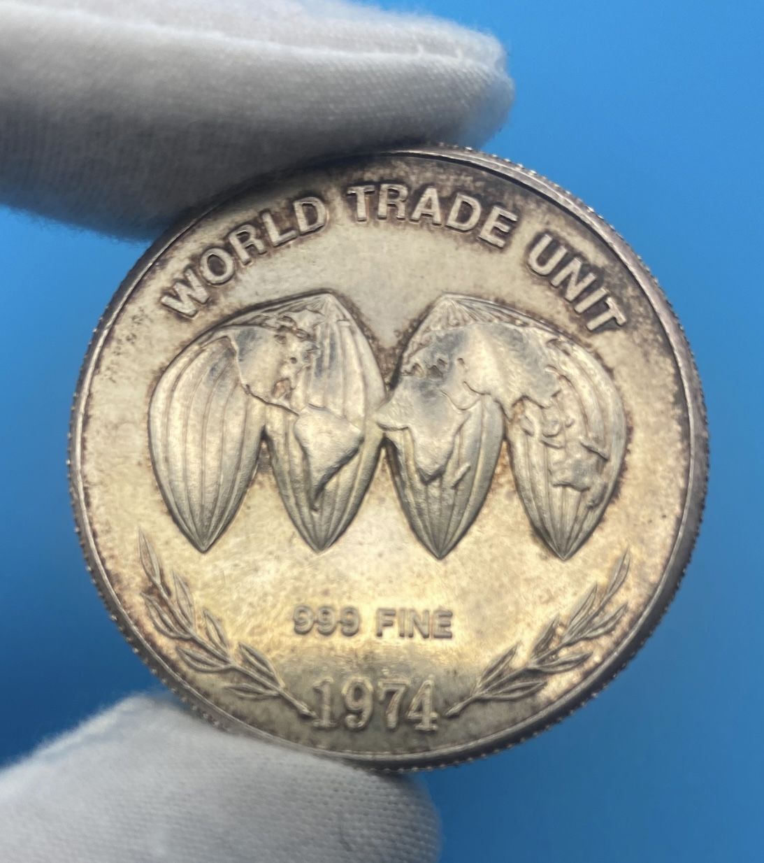 Rare 1974 World Trade Unit 1 Troy Ounce .999 Fine Silver Round Mint Error