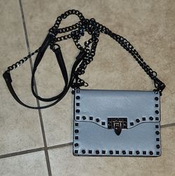 NEW LIGHT GRAY BLUE STUDDED LEATHER CROSSBODY PURSE BAG HANDBAG SHOULDER CLUTCH POUCH WRISTLET GUNMETAL BLACK METAL CHAIN STRAP ROCKSTUD EDGY FLAP CLO