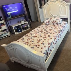 Twin Bed Frame & Mattress – Excellent Condition