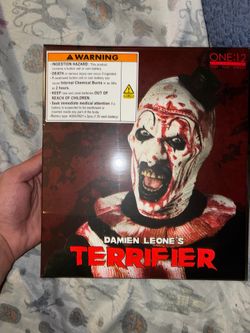 Mezco Terrifier (Art the clown) Figure