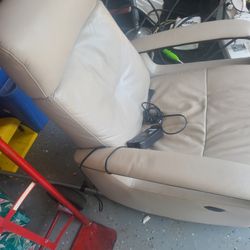 Dania Namsos Electric Recliner 