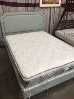 Queen bed with a mattress $325