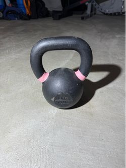 8 KG / 18 LB Rogue Kettlebell