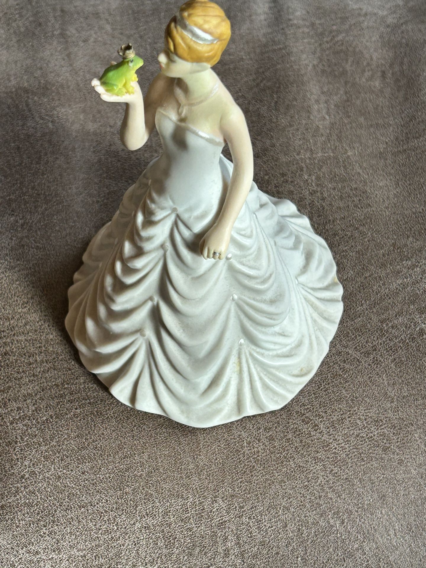 WEDDINGSTAR Princess Bride Kissing Frog Prince Wedding Porcelain Figurine Cake Topper