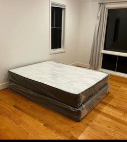 Queen mattress and boxsprings