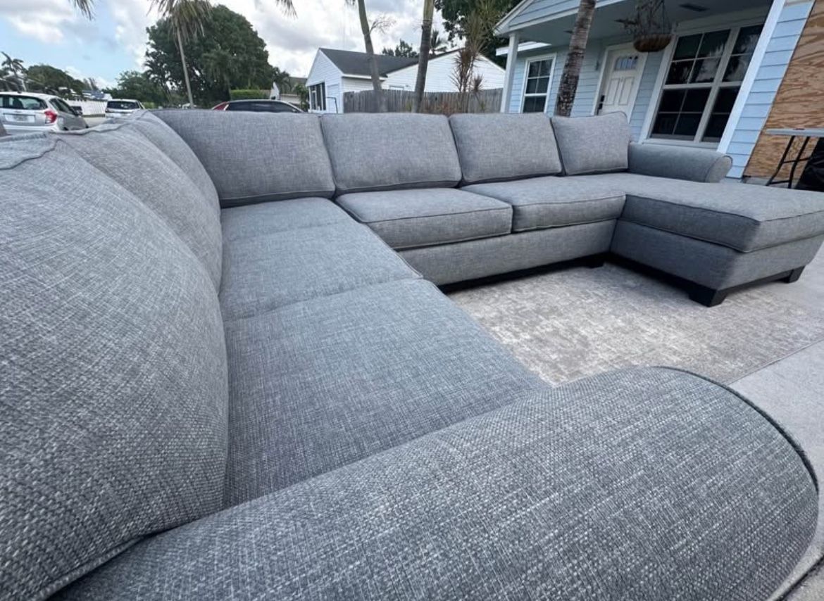 EXTRA LARGE KEVIN CHARLES SECTIONAL