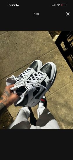 Supreme dunks size 8