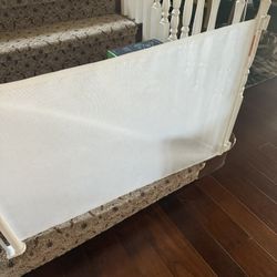 Baby Gate Roll Away White 