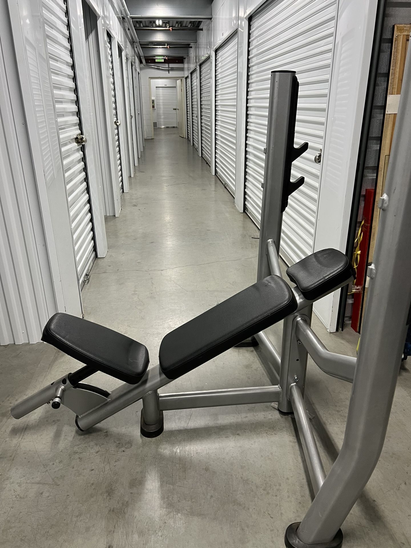 Life Fitness Incline Bench New