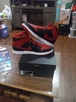 Jordan 1 Mid