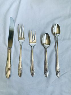 QUEEN BESS II Oneida Tudor Plate Silverplate