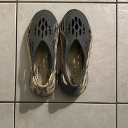 ADIDAS YEEZY FOAM RNR