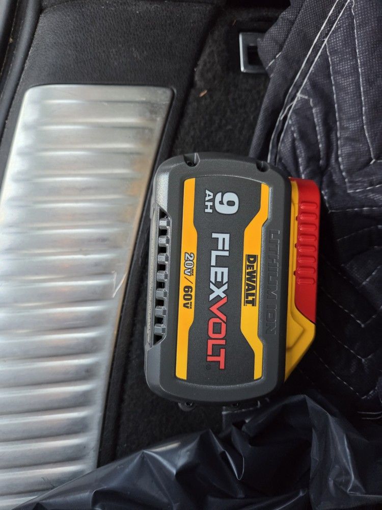 2 Dewalt Battery's 9.0 Flex Volt