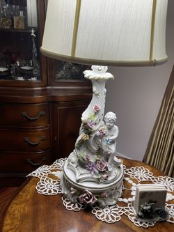 2 Classic Porcelin Table Lamps