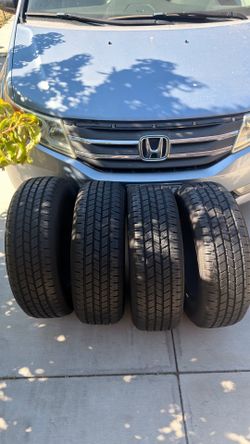 Set de llantas ADVANTA 235/65/17  semi nuevas $180