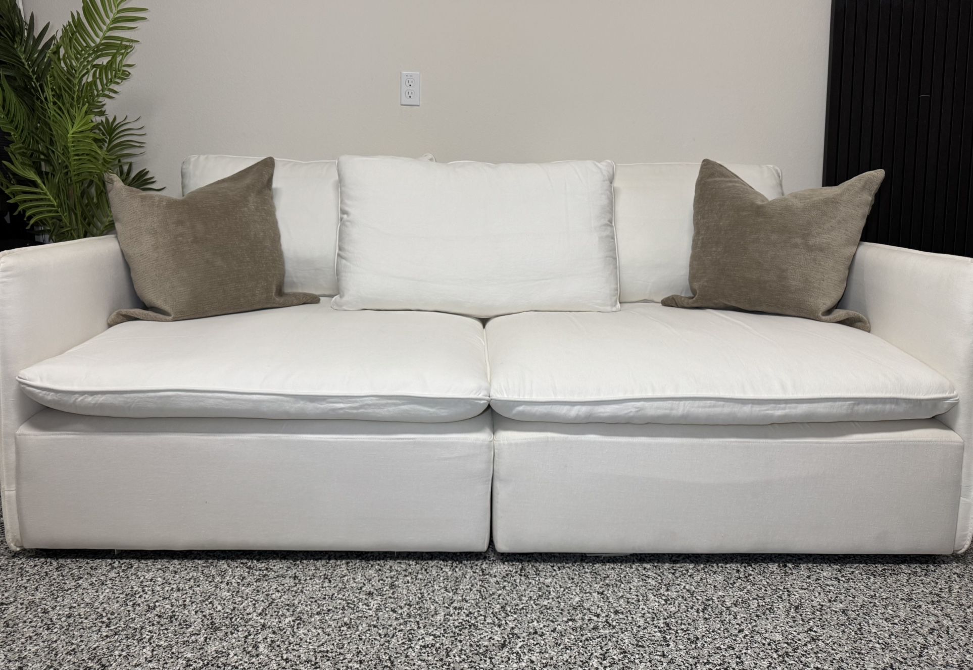 CB2 / Crate and Barrel Couch : Sofa