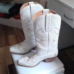 NWT Dingo Full Bloom Boots