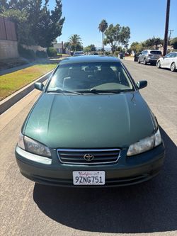 Toyota Camry LE (Runs perfect, clean title, gas saver)