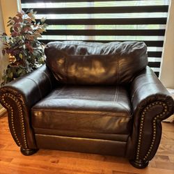 Premium Leather Sofa, Loveseat And Center Piece